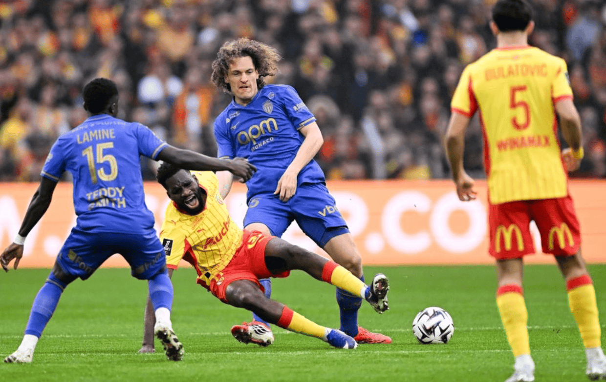 神剧情!2-0到2-3,法甲领头羊耻辱一战,连丢3球意外崩盘